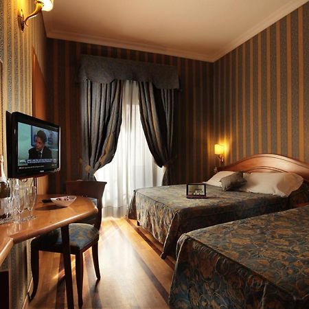 Hs 311 Hotel Rome Bagian luar foto