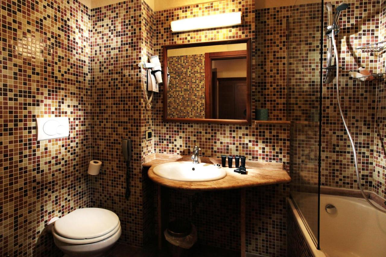 Hs 311 Hotel Rome Bagian luar foto