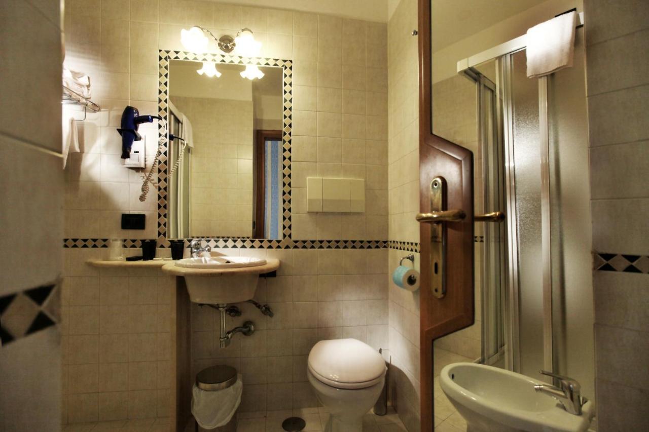 Hs 311 Hotel Rome Bagian luar foto